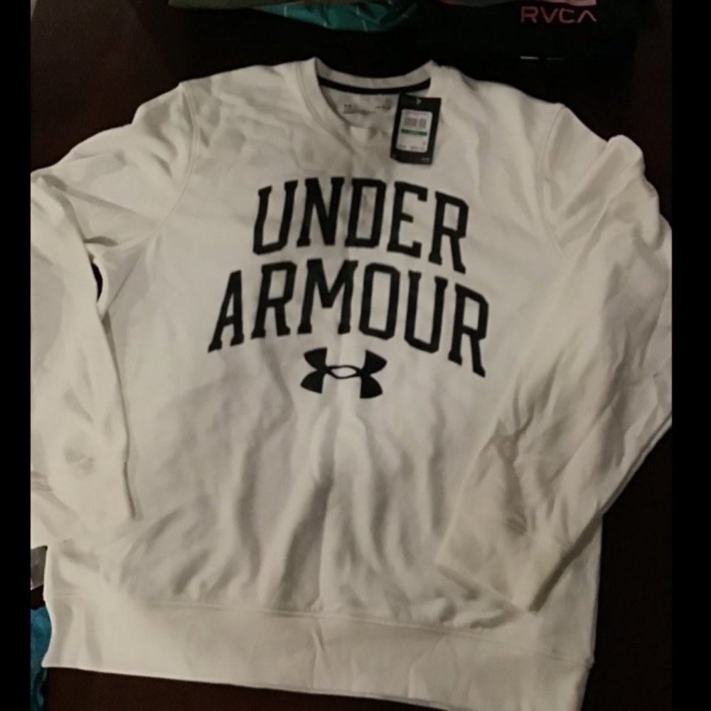 NWT UNDER ARMOUR SWEATSHIRT